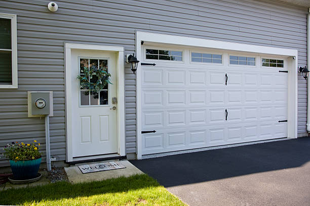 24/7 Emergency Garage Door Panel Replacement experts in Whiteland, IN